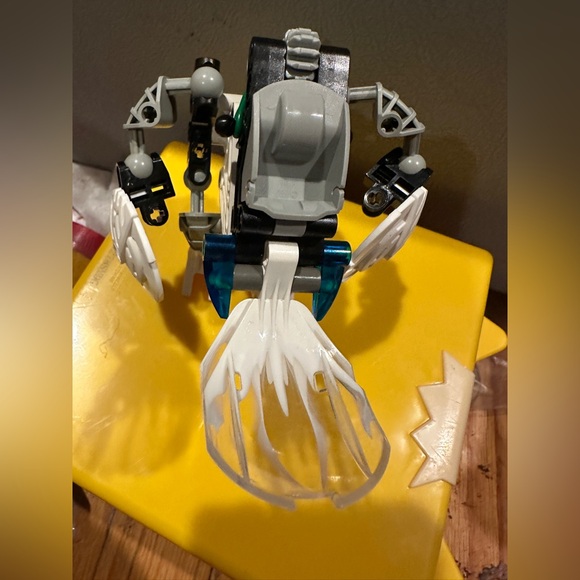 LEGO Bionicle Kohrak (Set 8565) - Picture 7 of 11